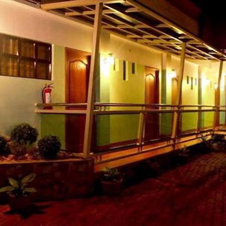 Julieta'S Pension House Puerto Princesa Bagian luar foto